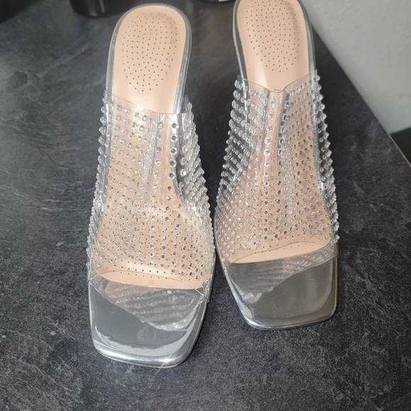 Simply Vera Vera Wang Silver Crystal Heels - Picture 3 of 3